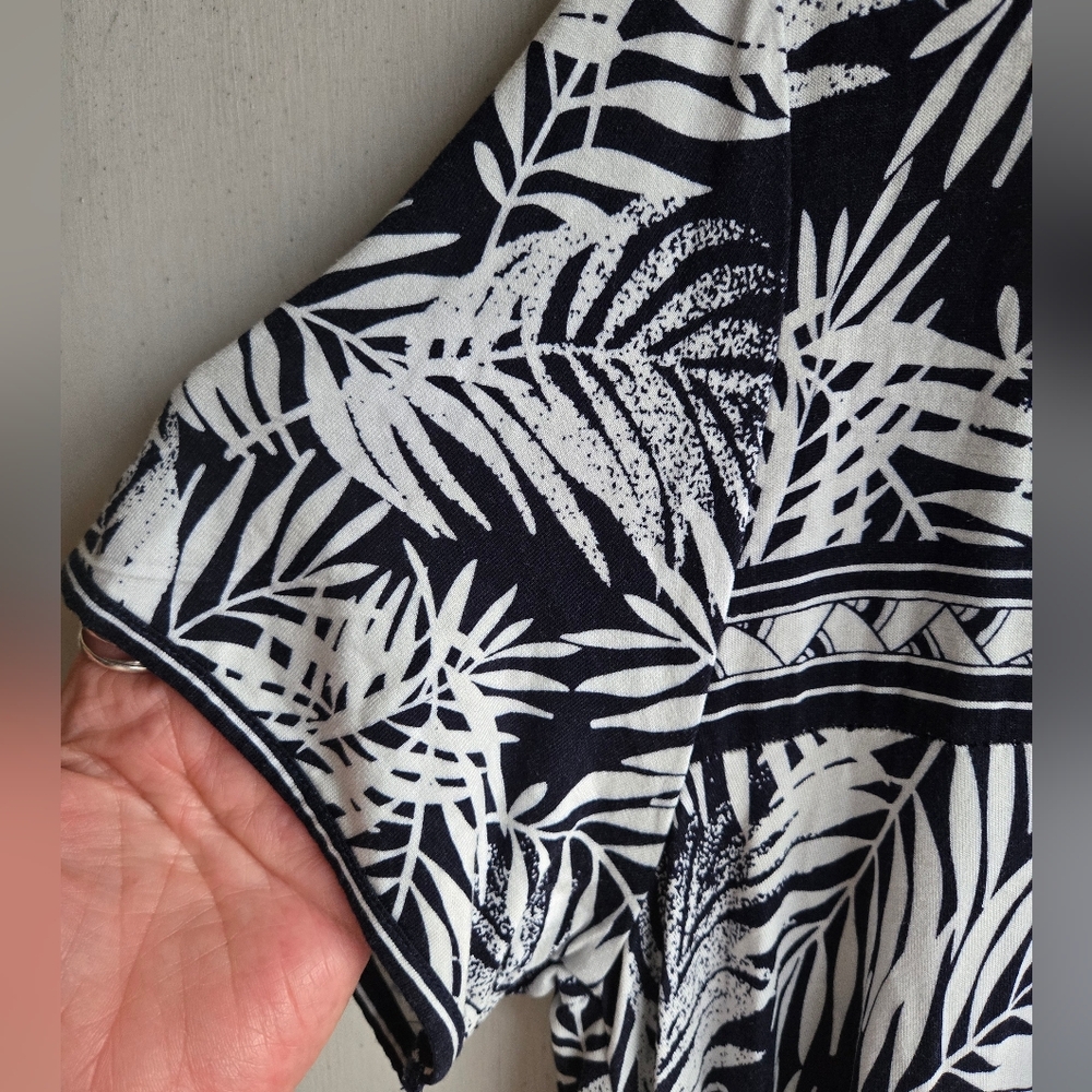 Max Studio Navy and White Leaf Pattern Tunic Dres… - image 6